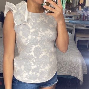 Hunting Fields size medium top in good pre owned condition